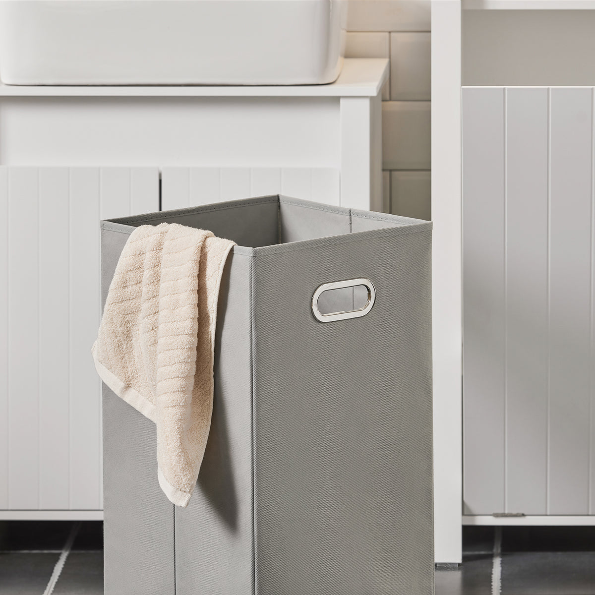 SoBuy BZR100-W removable grey fabric laundry basket with metal carry handles, detail view