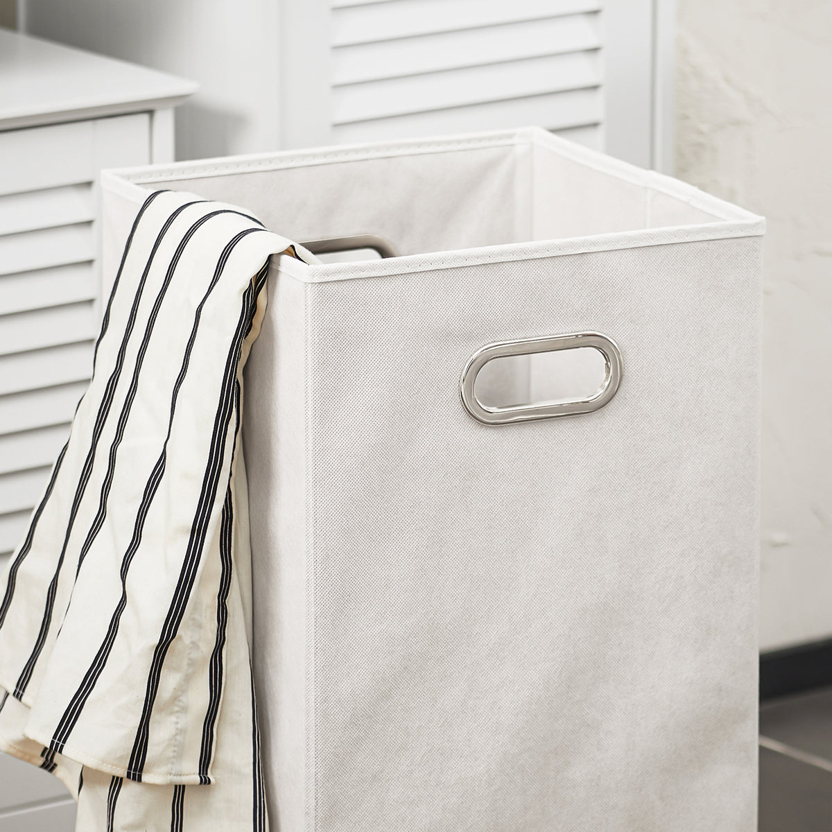 SoBuy BZR124-W, Bathroom Tall Cabinet Cupboard Storage Cabinet with Laundry Basket, White