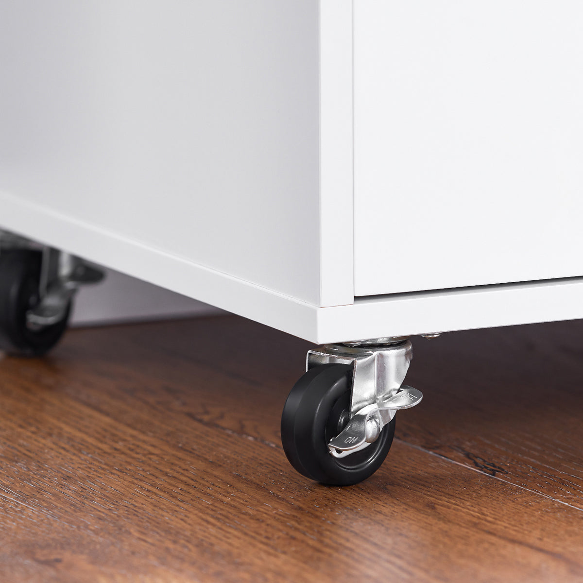 SoBuy FKW123-WN locking castor close-up – brake mechanism on white rolling kitchen storage cart