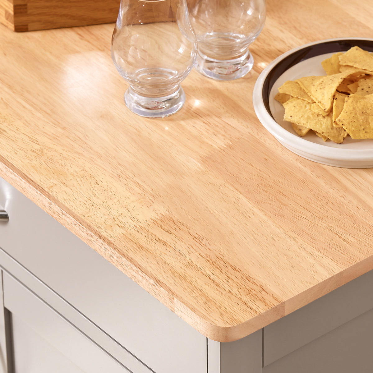 SoBuy FKW45-KA natural rubber wood worktop grain close-up – durable food prep surface on khaki kitchen trolley
