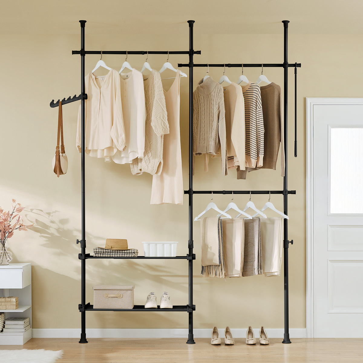 SoBuy FRG34-II-SCH Telescopic Clothing Rack, Heavy-Duty Garment Rail, Adjustable Open Wardrobe with Shelves for Bedroom, Coat Stand, Black