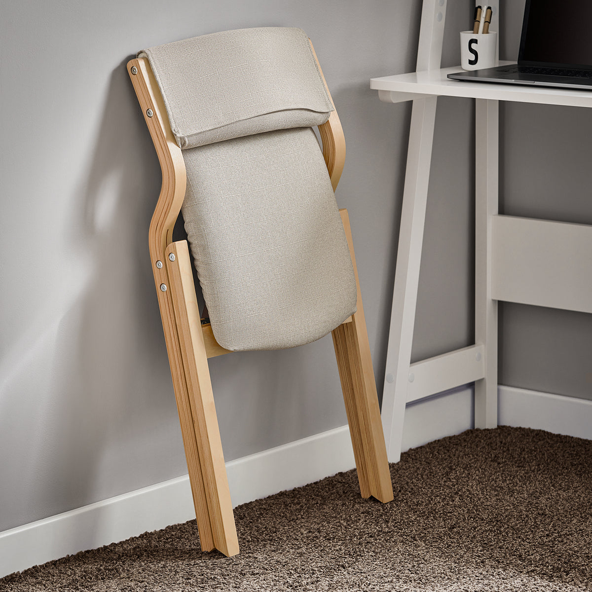 SoBuy FST40-HG folded flat for storage detail – slim profile grey folding chair stored against wall