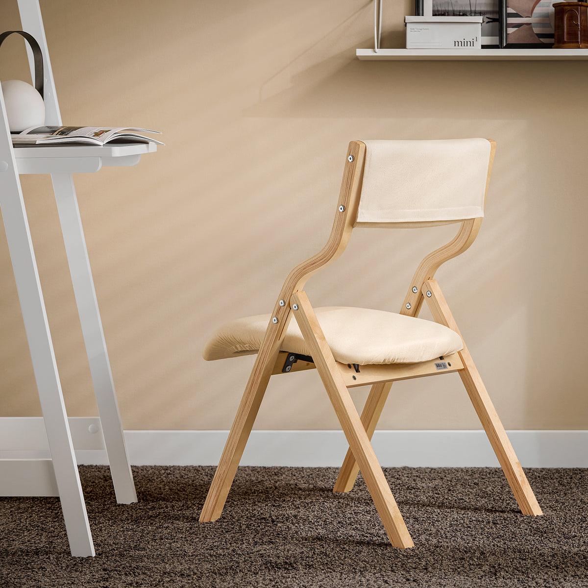 SoBuy FST40-W white folding chair styled in home dining room – space-saving wooden chair with cushioned backrest