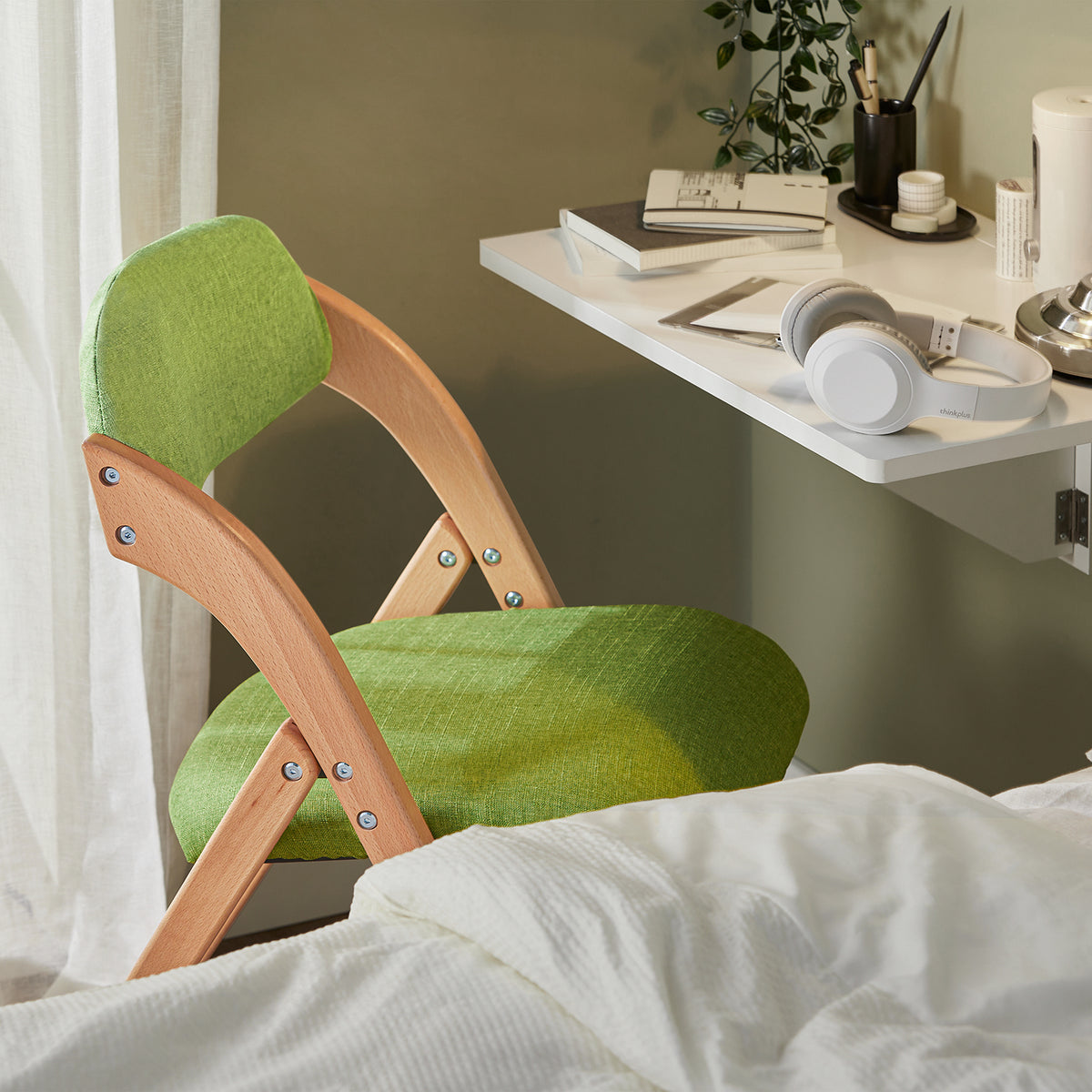 SoBuy FST92-GR green folding chair in home office setting – ergonomic backrest compact dining chair