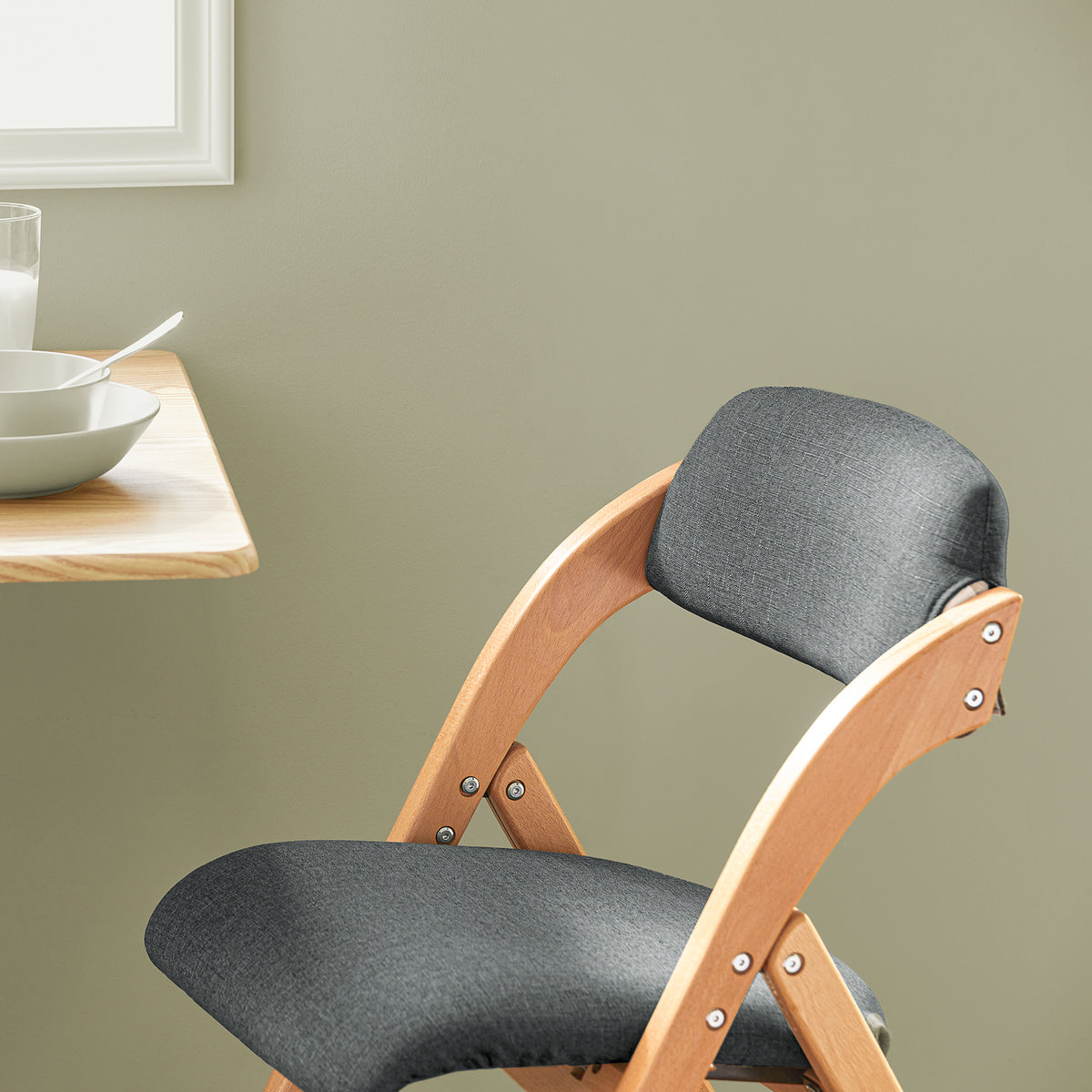 SoBuy FST92-SG one-second fold mechanism close-up – compact storage dark grey ergonomic folding chair