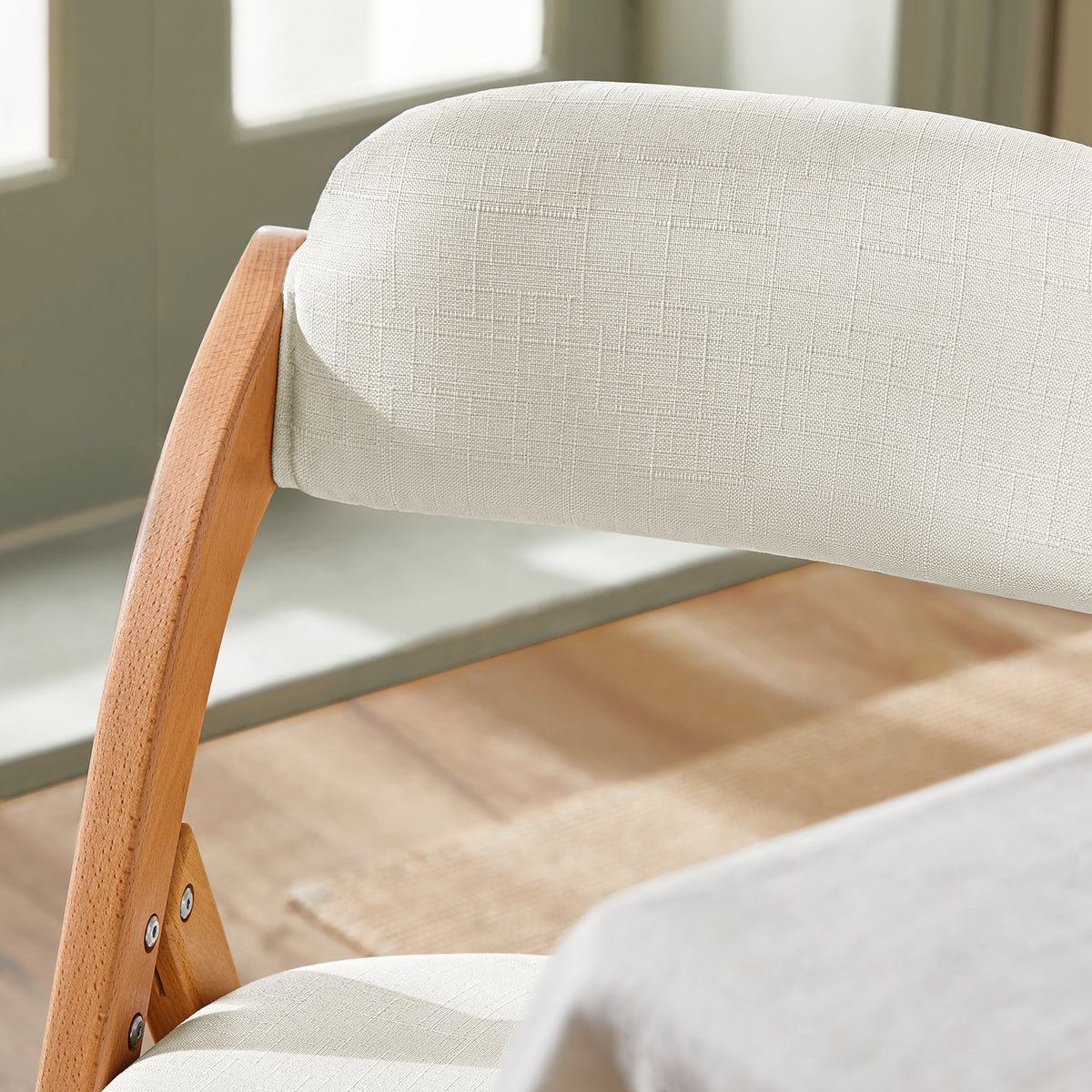 SoBuy FST92-W one-second fold mechanism detail – compact storage white folding chair