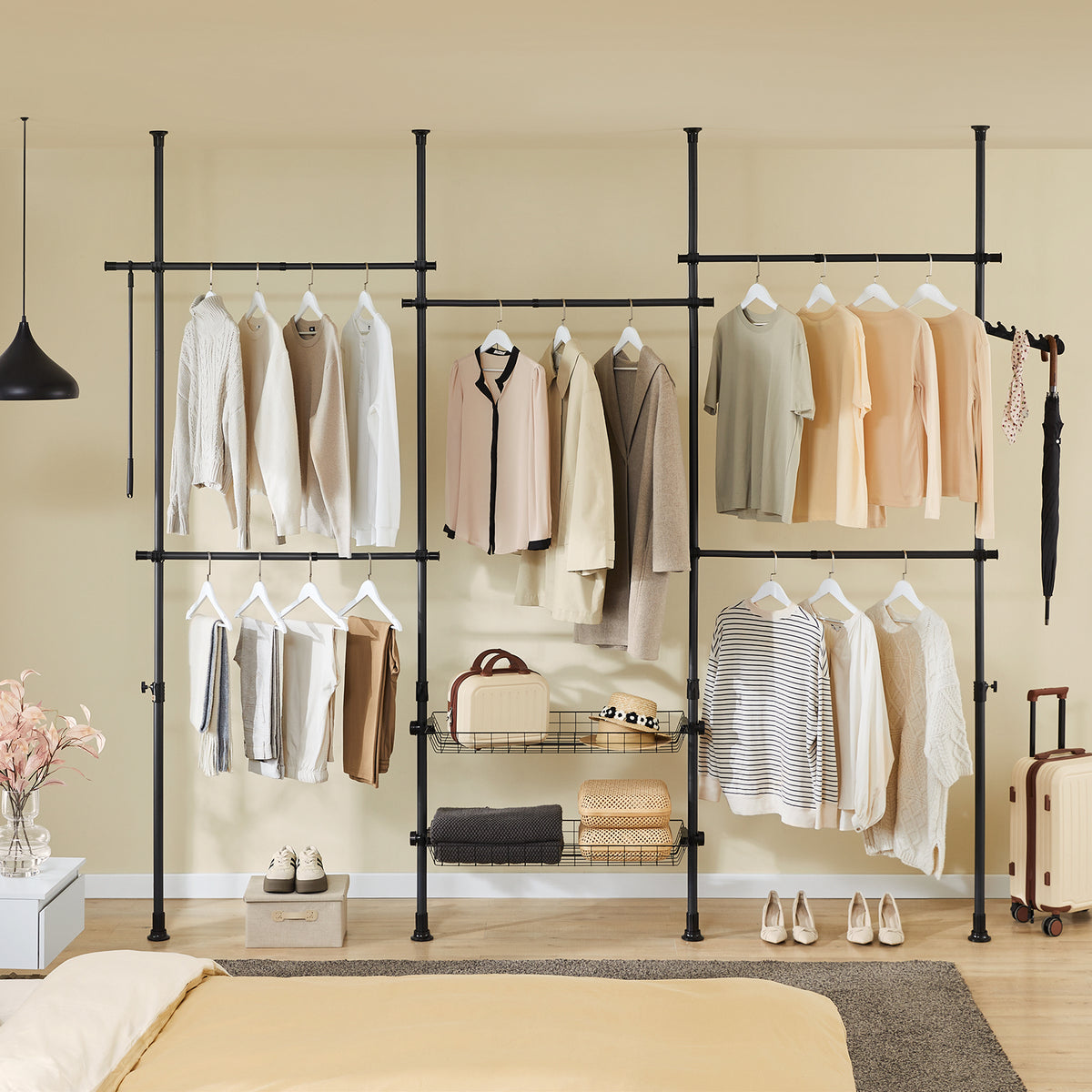 SoBuy KLS04-II-SCH, Telescopic Clothes Rail, Heavy Duty Clothes Rack, Adjustable Open Wardrobe with Hanging Rails & Shelves for Bedroom, Walk-in Closet Black