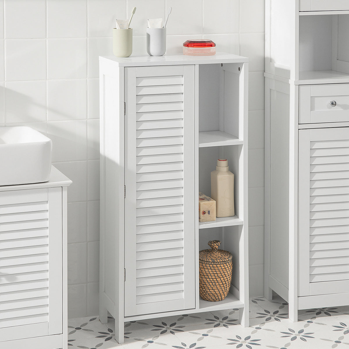 SoBuy BZR39-W, Bathroom Storage Cabinet Cupboard with 3 Shelves and 1 Shutter Door, White
