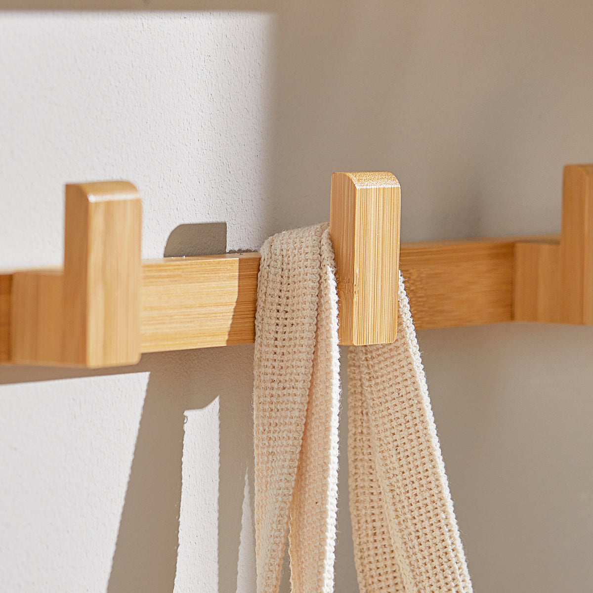 SoBuy FHK06-N, Bamboo Wall Coat Rack with 6 Hooks, Bathroom Wall Towel Rack Shelf, Wood