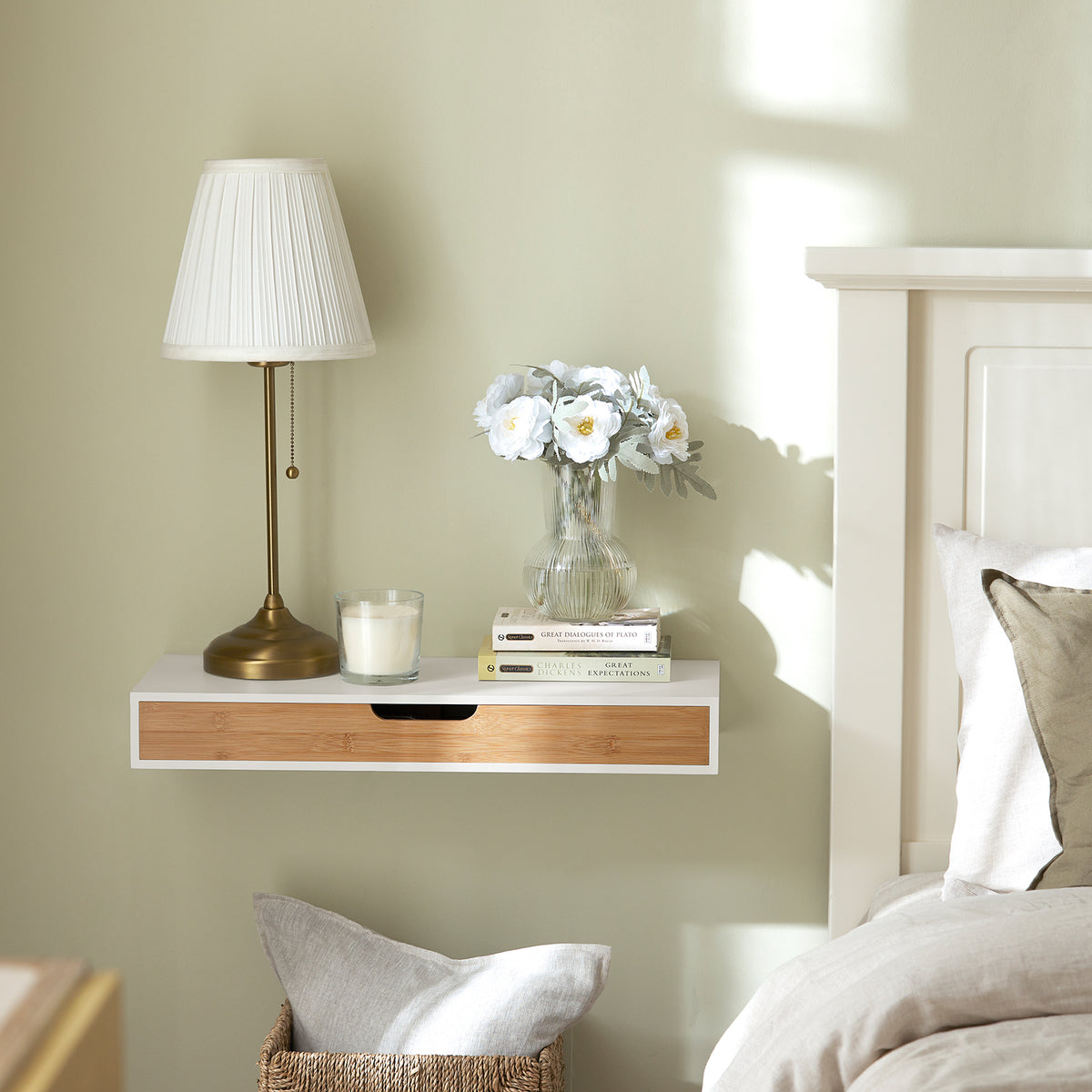 SoBuy FRG93-WN wall mounted floating shelf in bedroom setting – white natural bamboo bedside shelf
