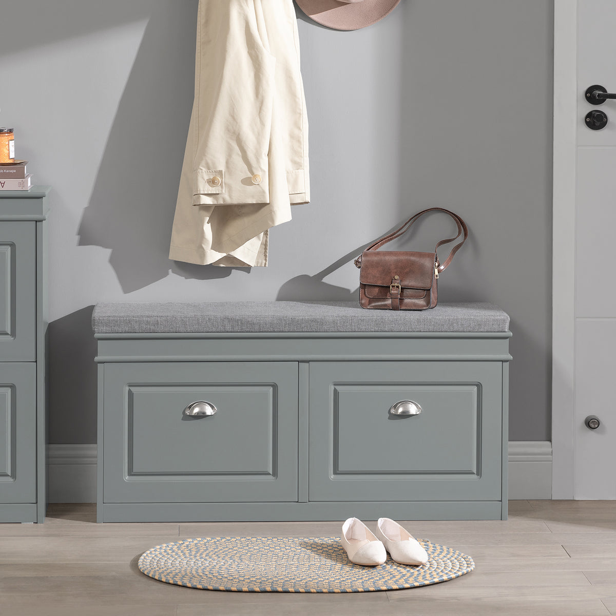 SoBuy Grey Shoe Bench with Padded Seat in Modern Hallway – Stylish Storage for Busy Entryways
