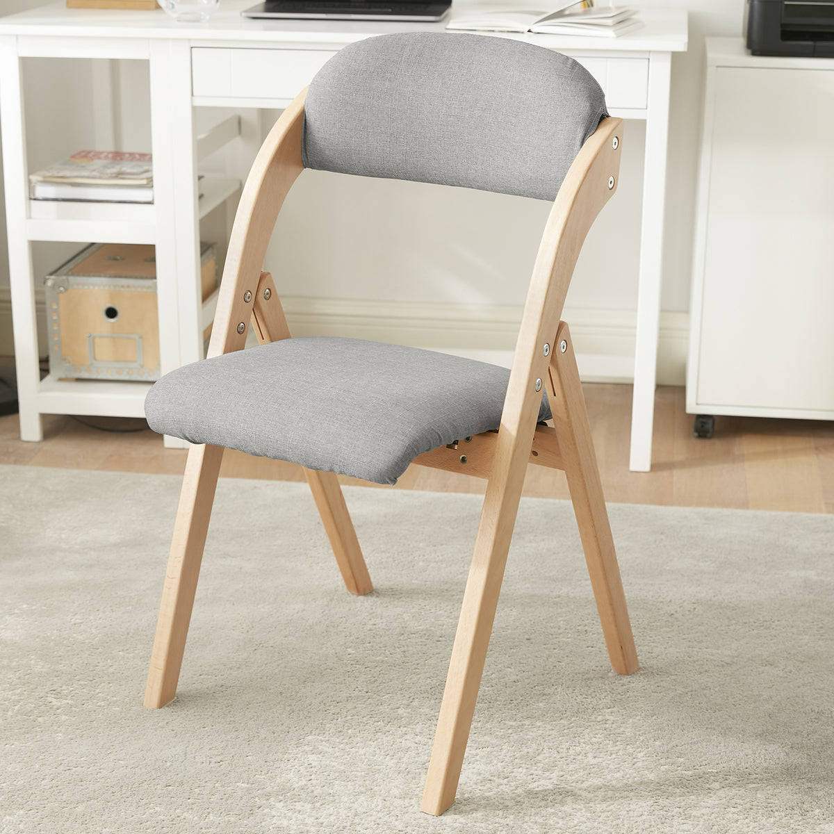 SoBuy FST92-N light grey ergonomic folding chair in dining room setting – 120kg load capacity space-saving chair