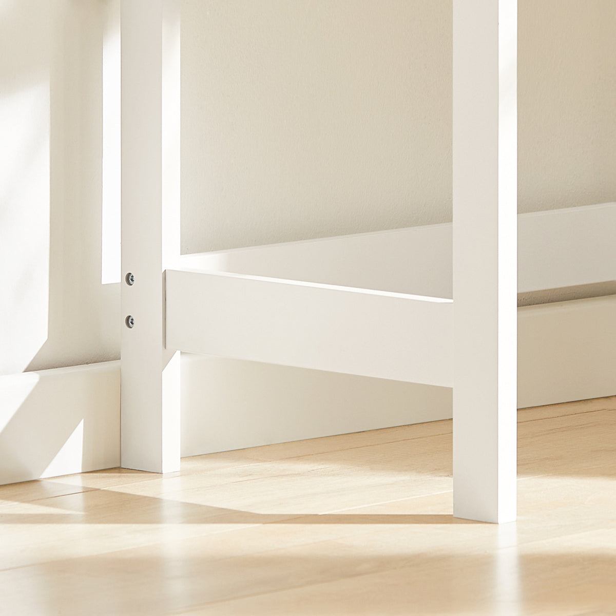 SoBuy FWT43-W leg and frame detail – stable iron frame scratch-resistant MDF surface