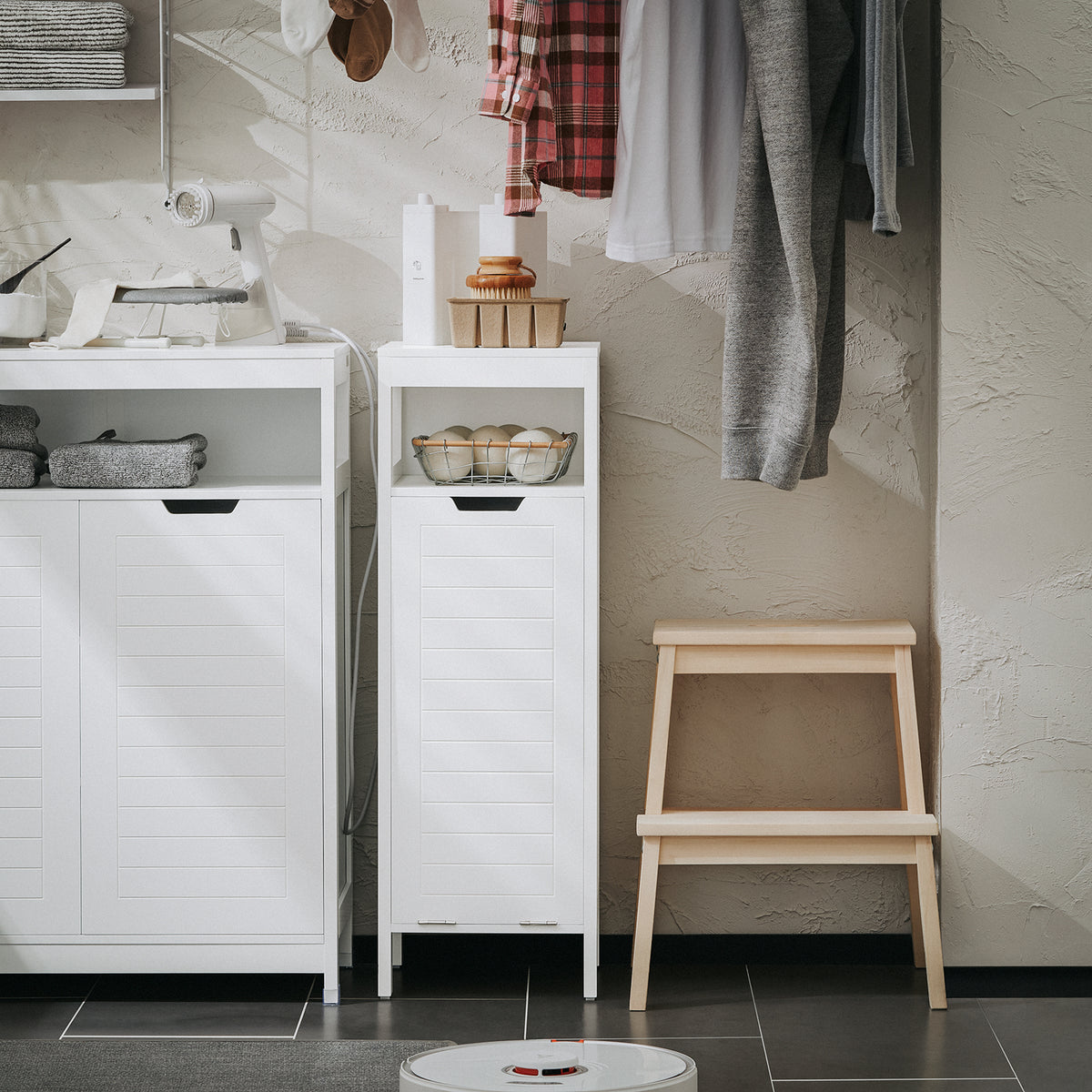 SoBuy BZR122-W, Bathroom Laundry Cabinet Bathroom Storage Cabinet with Laundry Basket, White