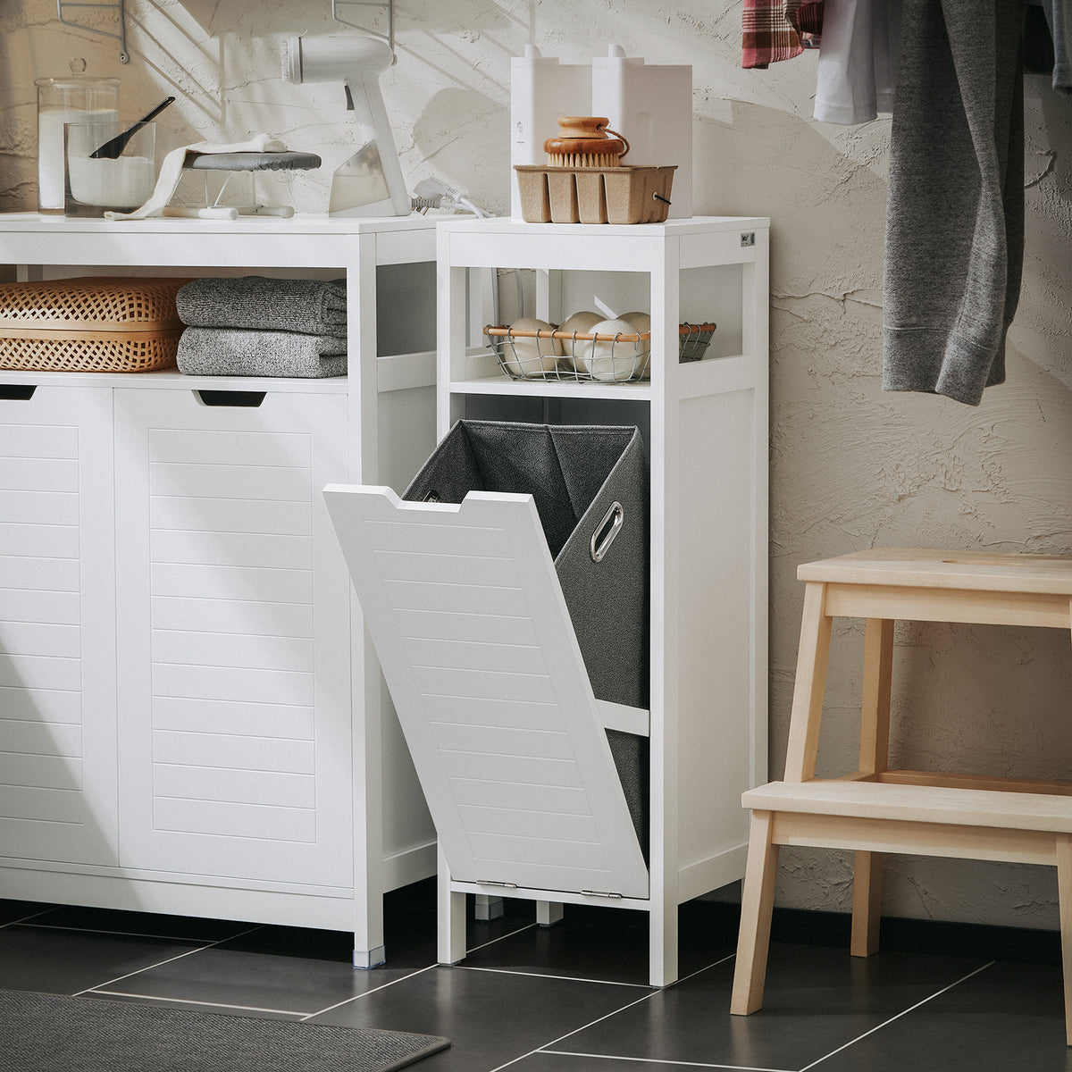SoBuy BZR122-W, Bathroom Laundry Cabinet Bathroom Storage Cabinet with Laundry Basket, White