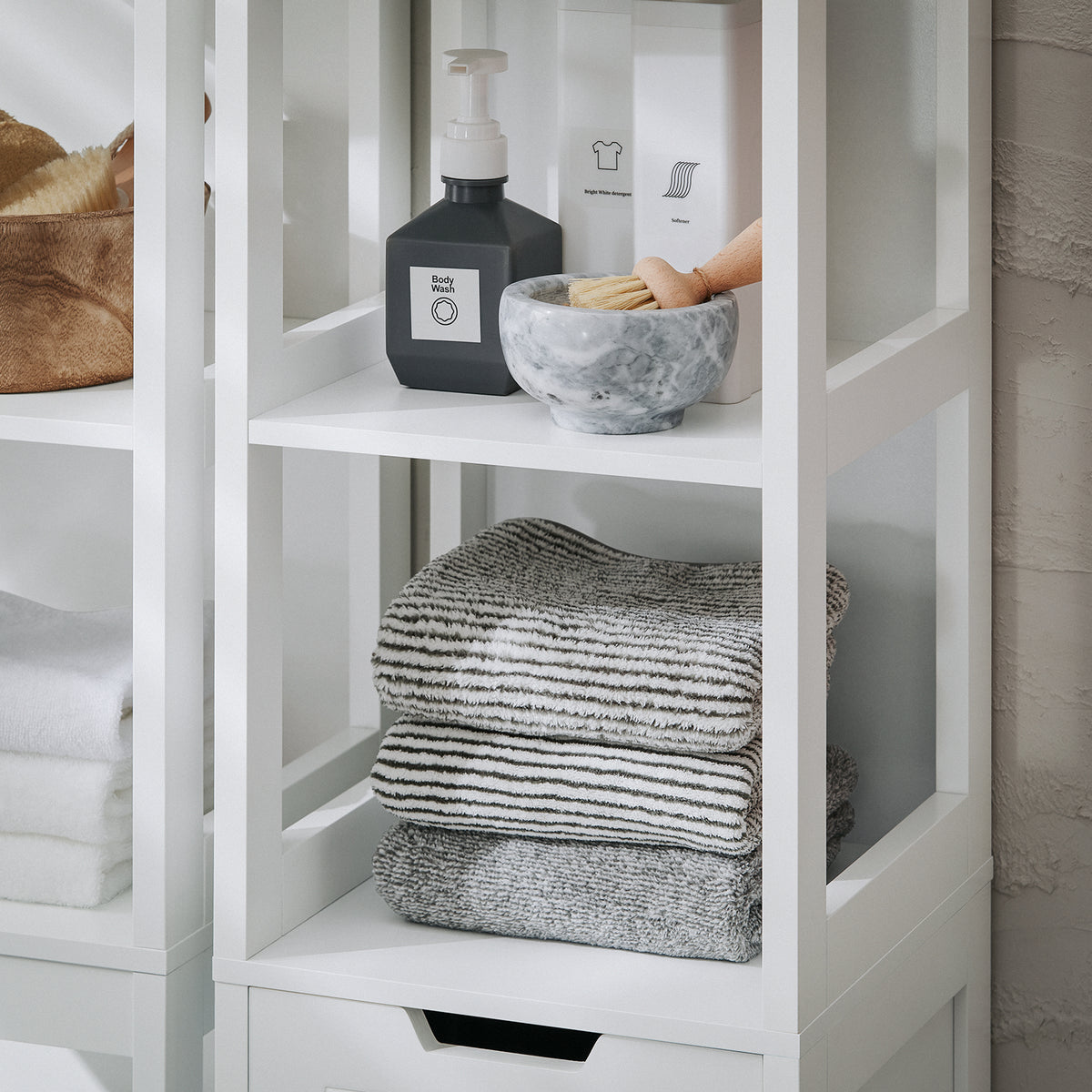 SoBuy BZR123-W, Bathroom Tall Cabinet Bathroom Storage Cabinet with Laundry Basket, White