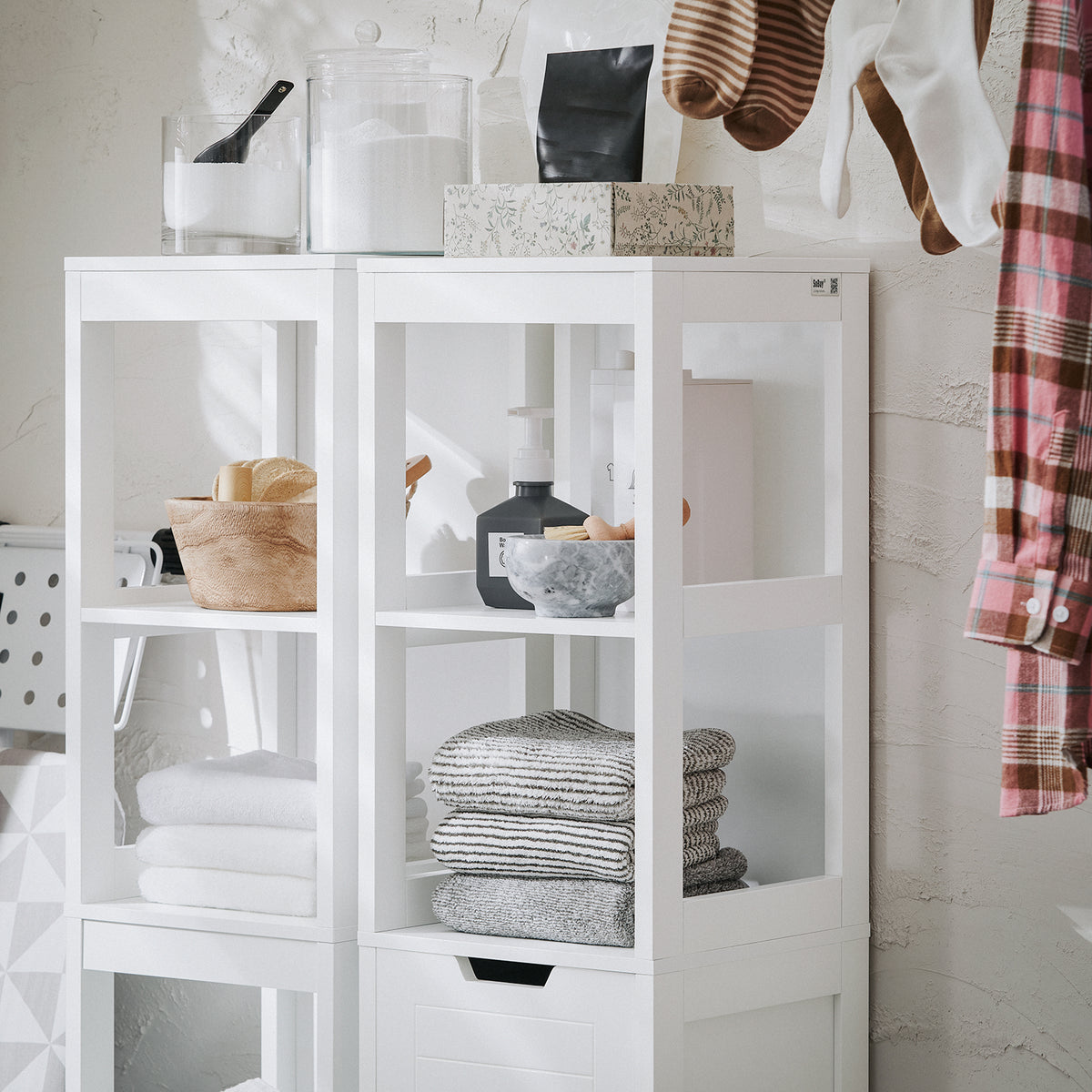 SoBuy BZR123-W, Bathroom Tall Cabinet Bathroom Storage Cabinet with Laundry Basket, White
