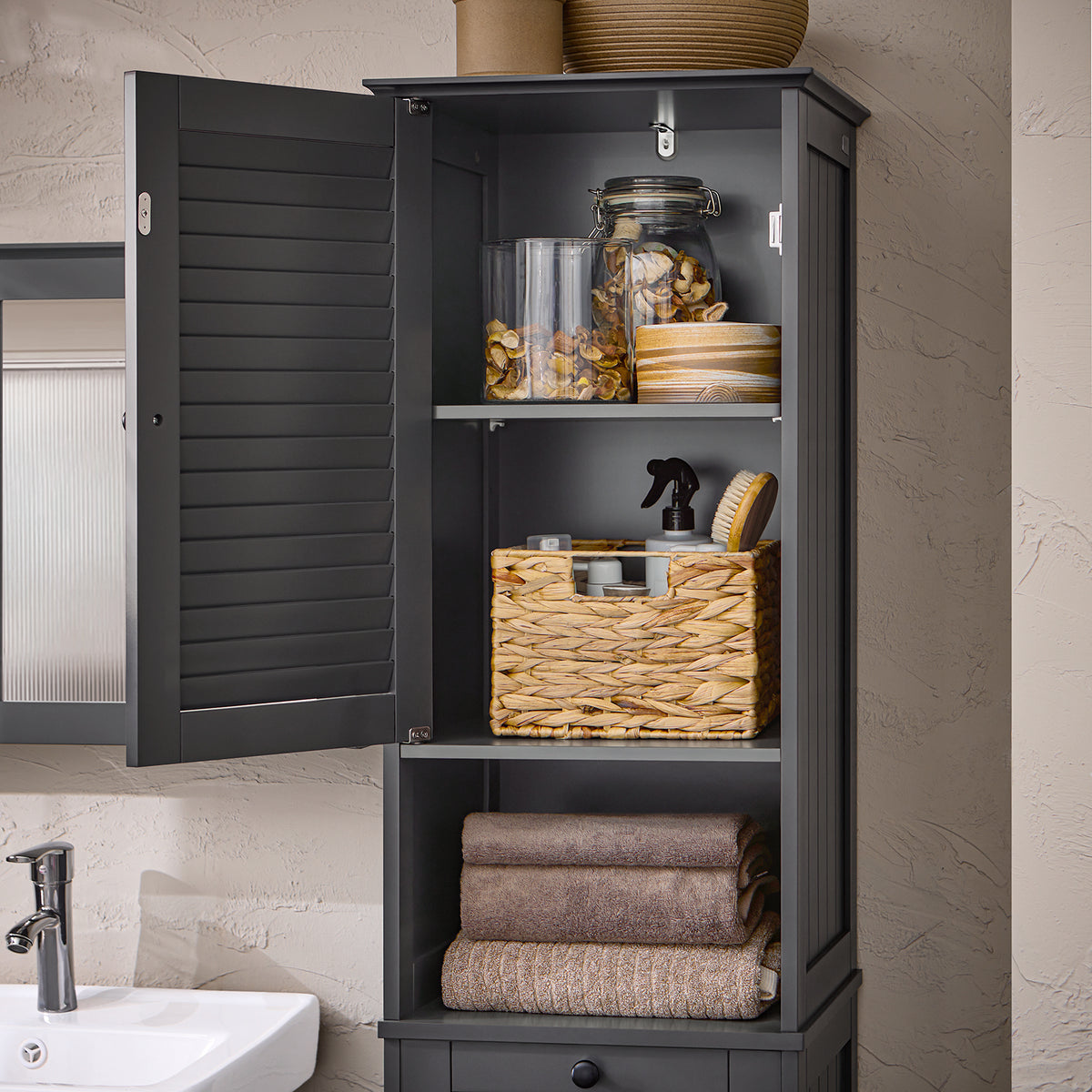 Detail view of water-resistant feet and shelf construction SoBuy BZR124-DG
