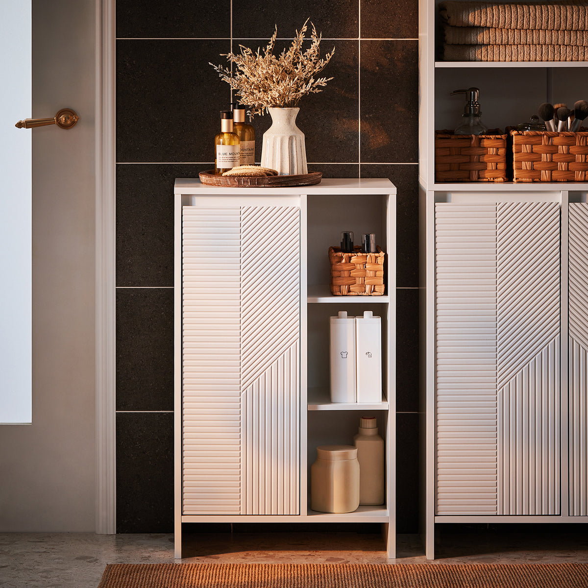 SoBuy BZR156-W, Laundry Cabinet Laundry Chest Bathroom Storage Cabinet with Laundry Basket, White