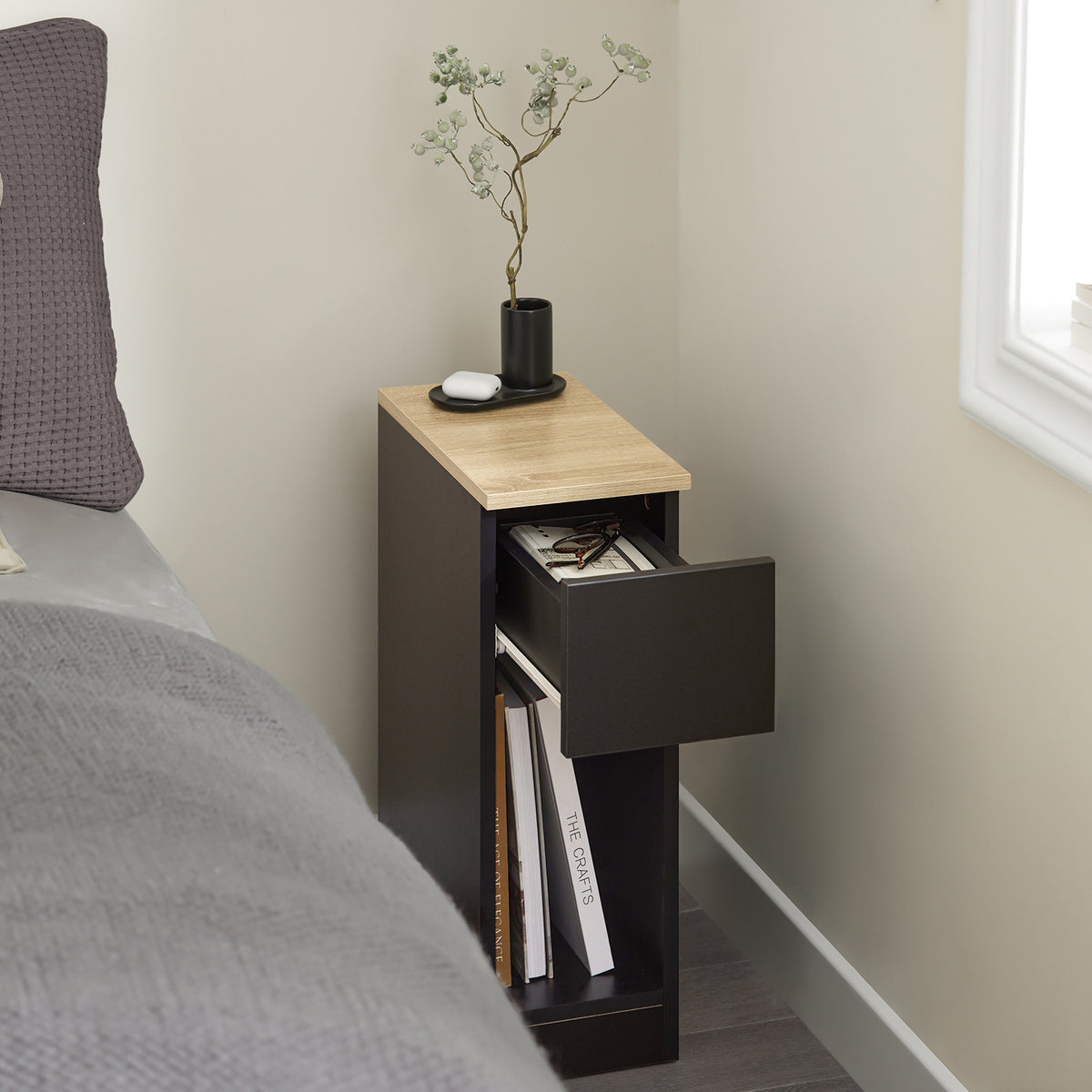 SoBuy FBT111-SCH felt pad detail – floor-protecting pads included with slim nightstand