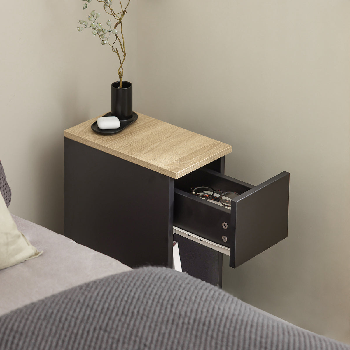 SoBuy FBT111-SCH drawer close-up detail – smooth sliding drawer black bedside table