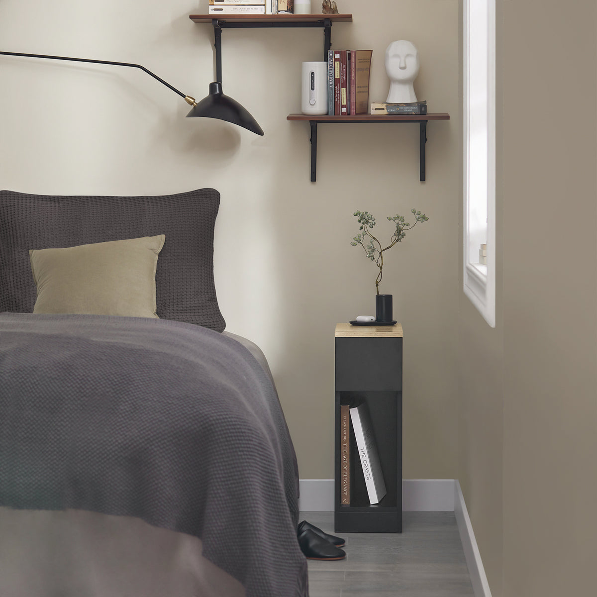 SoBuy FBT111-SCH narrow bedside table in bedroom setting – black side table lifestyle scene
