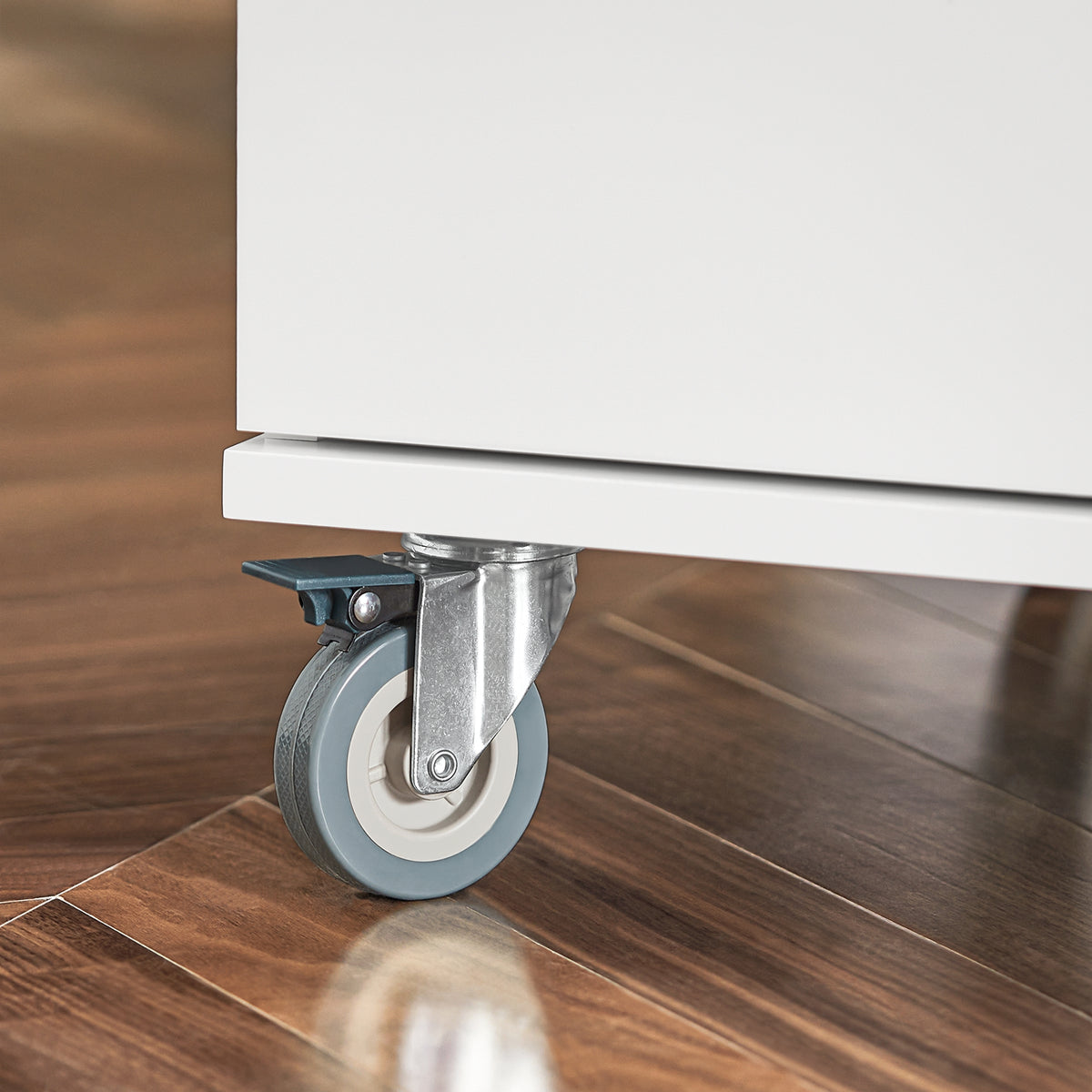 SoBuy FKW117-W swivel castor with locking brake close-up – 360° mobility on white rolling kitchen island 143kg