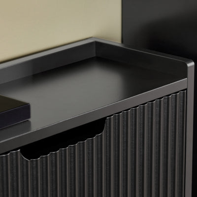 Vented cut-out handles – Easy opening and air circulation to prevent moisture and odour buildup