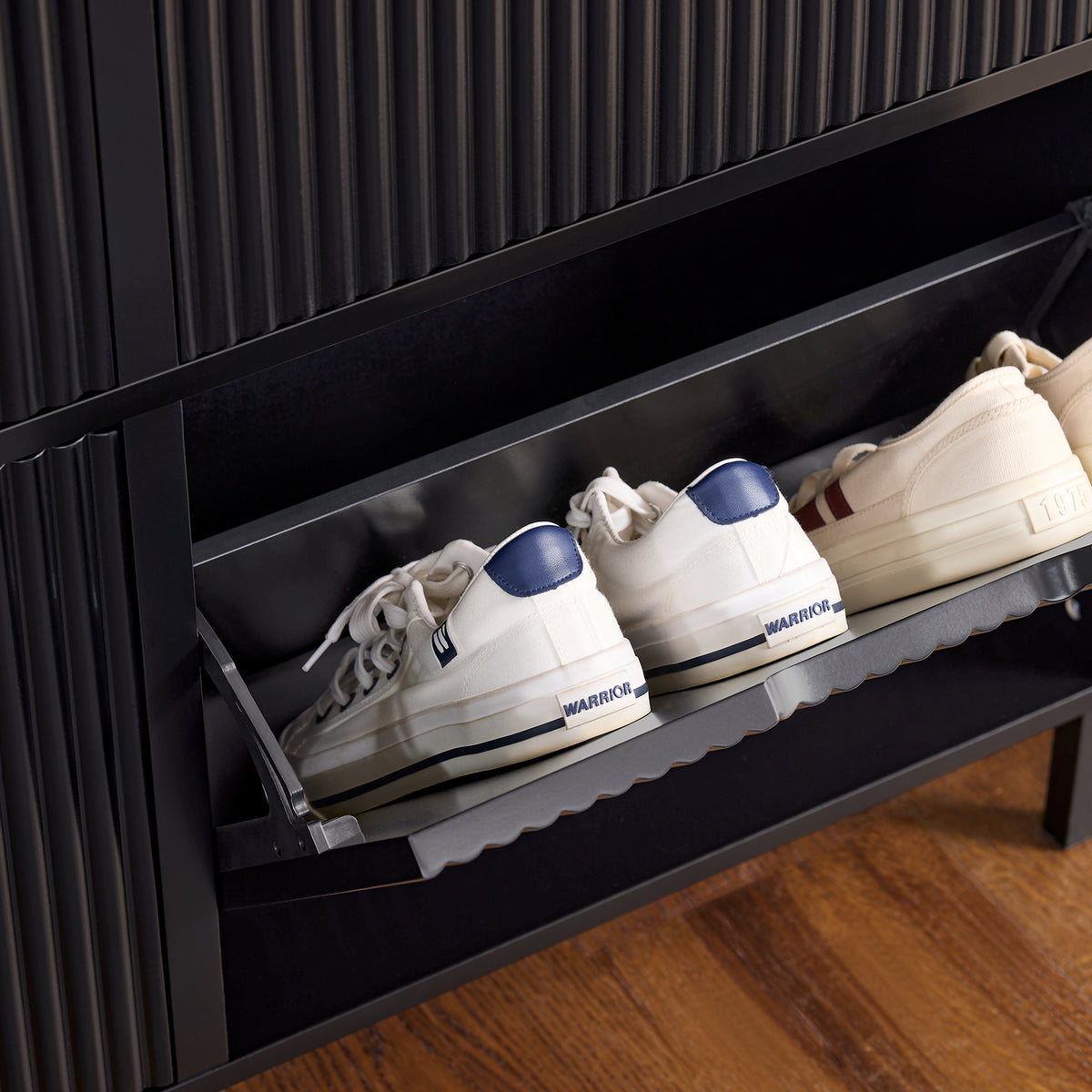 this shoe cupboard equippes with 4 quiet flip drawers