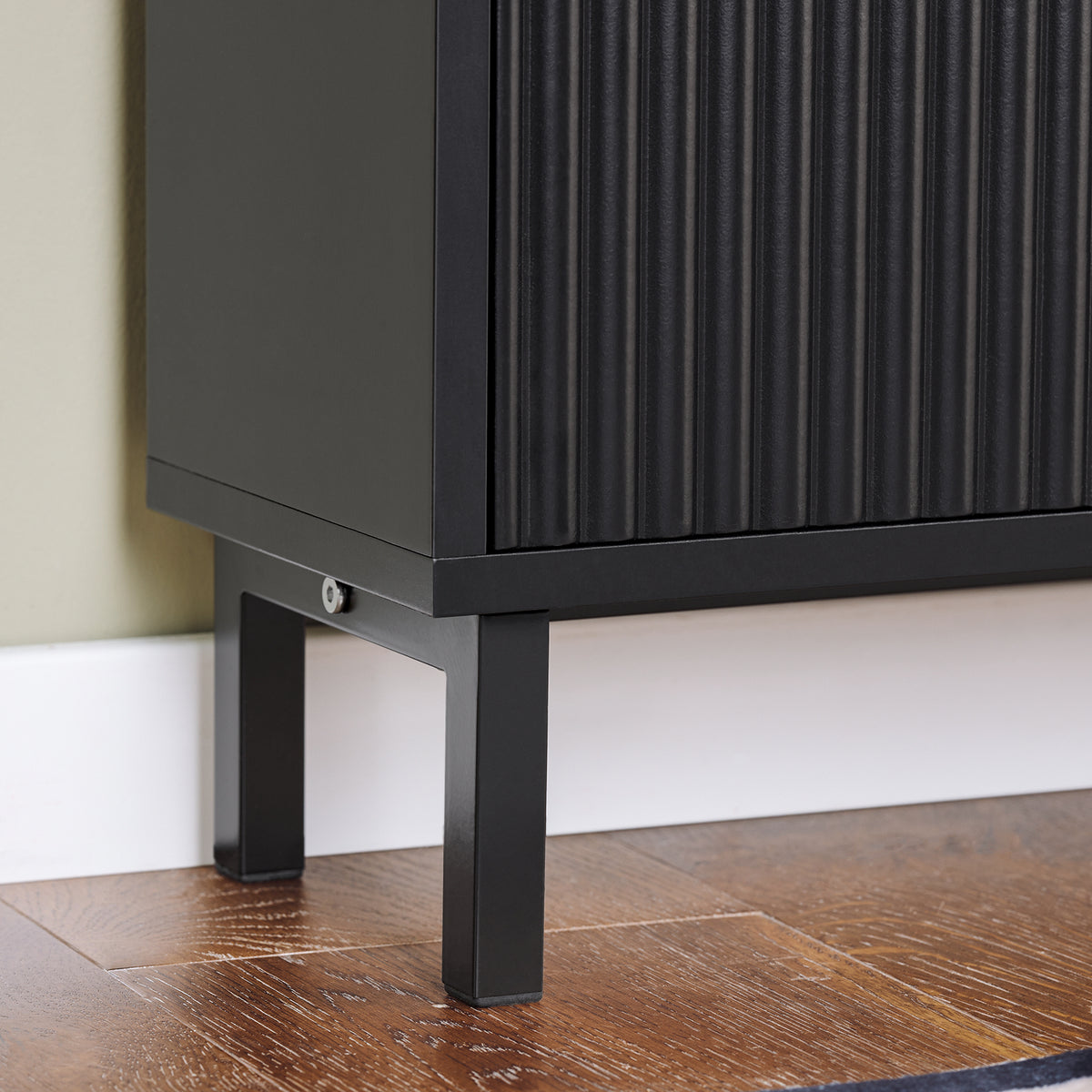 10cm raised legs – Elevates the cabinet for a stable base and easy cleaning underneath with a mop or robot vacuum