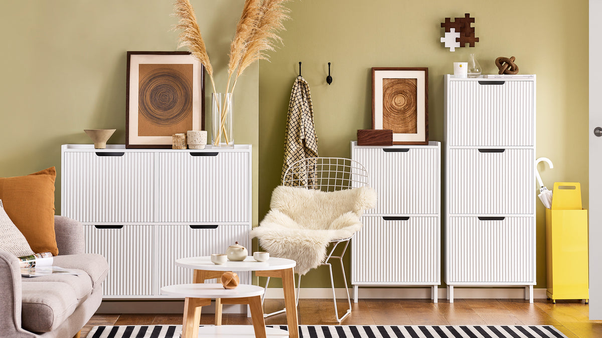 Combine this shoe cabinet FSR177-W with the FSR177-H-W (3 flip-drawers) and the FSR177-L-W (4 flip-drawers) as a set. 