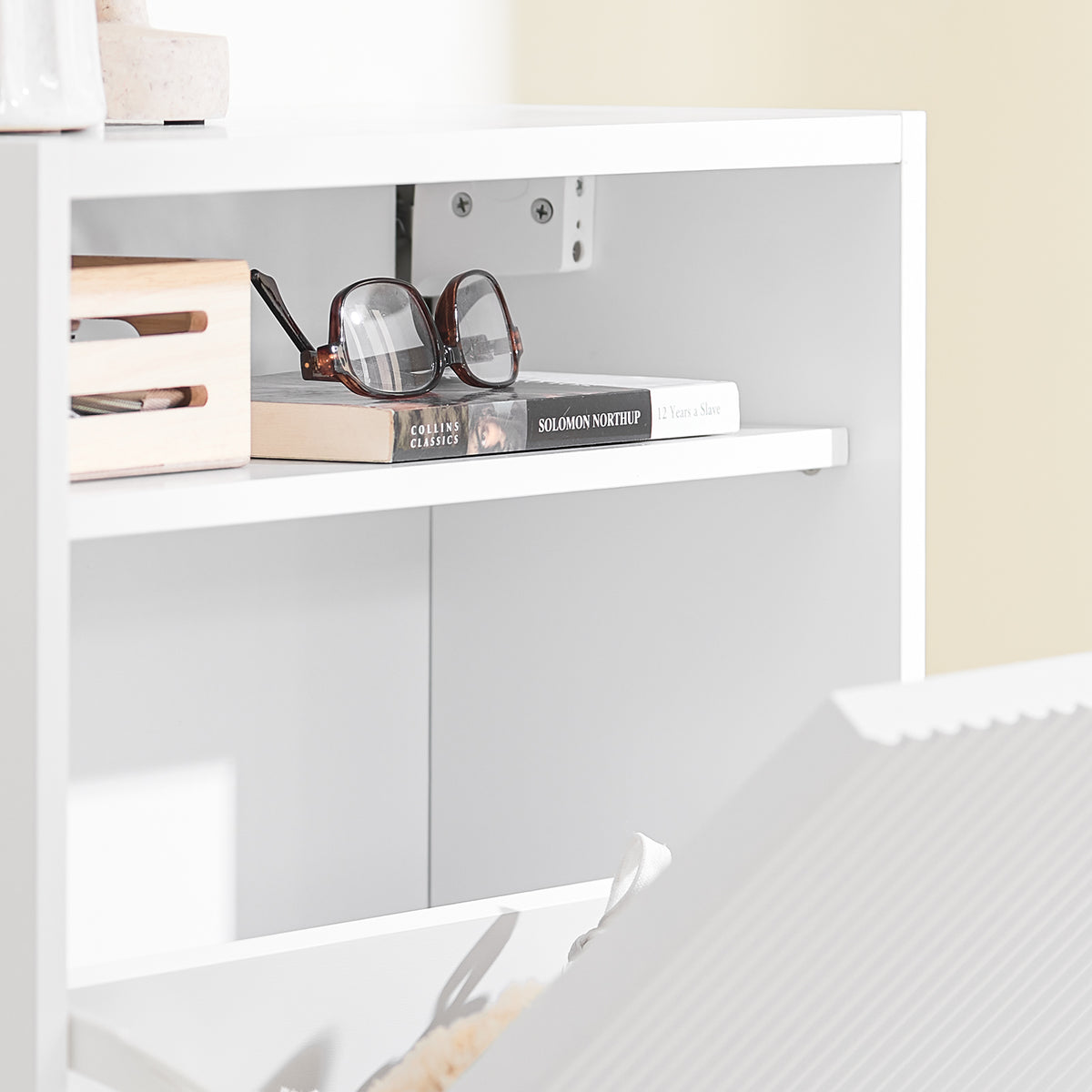 SoBuy FSR204-W white shoe cabinet felt feet detail floor protection anti-scratch