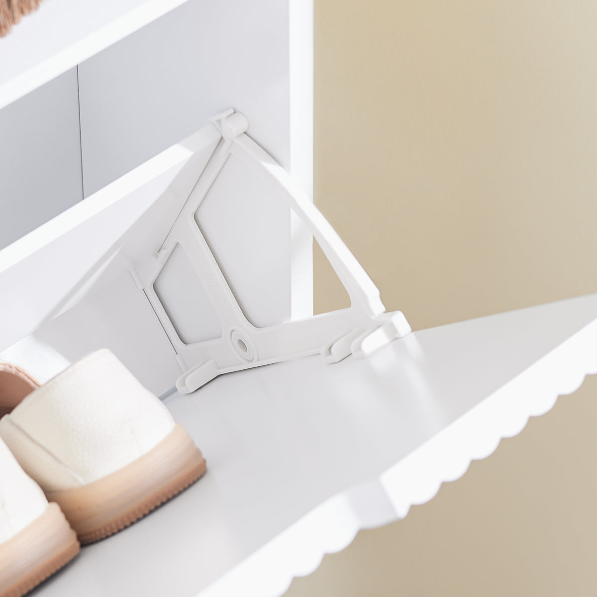 SoBuy FSR204-W white shoe cabinet interior shoe storage capacity organised hallway