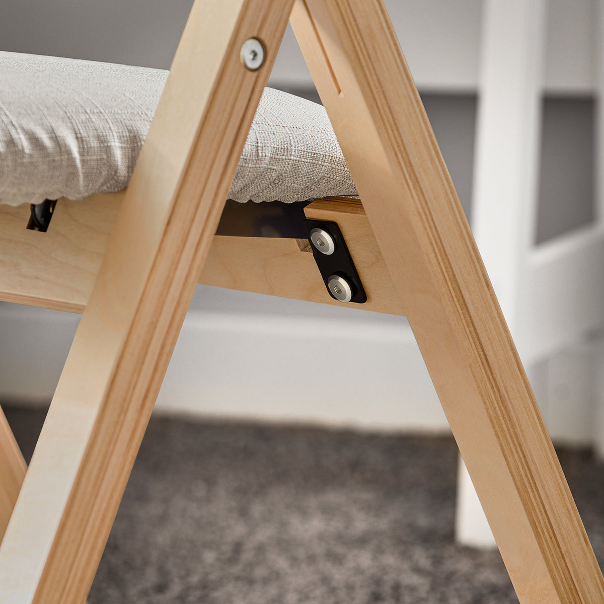 SoBuy FST40-HG solid rubber wood frame joint detail – varnished grey finish folding chair leg construction