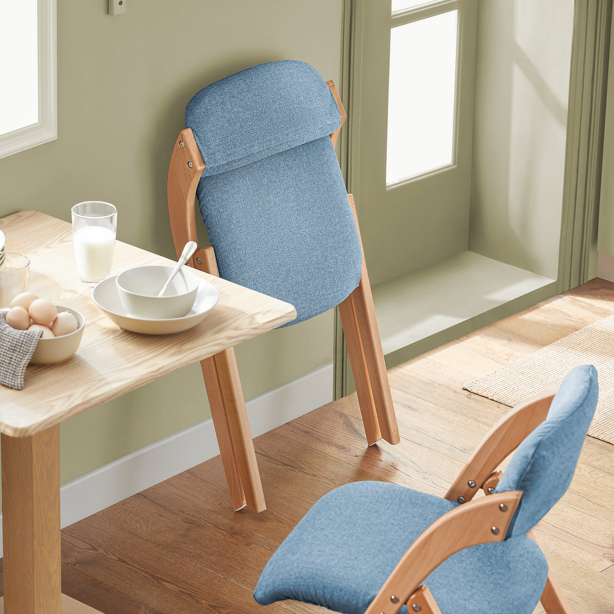 SoBuy FST92-BL blue folding chair styled in kitchen – beech and poplar wood frame with breathable padded seat