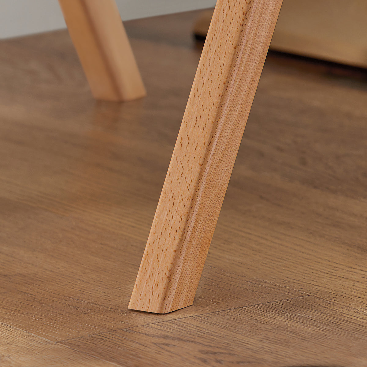 SoBuy FST92-SG anti-slip footpad detail – stable floor protection on dark grey ergonomic folding chair