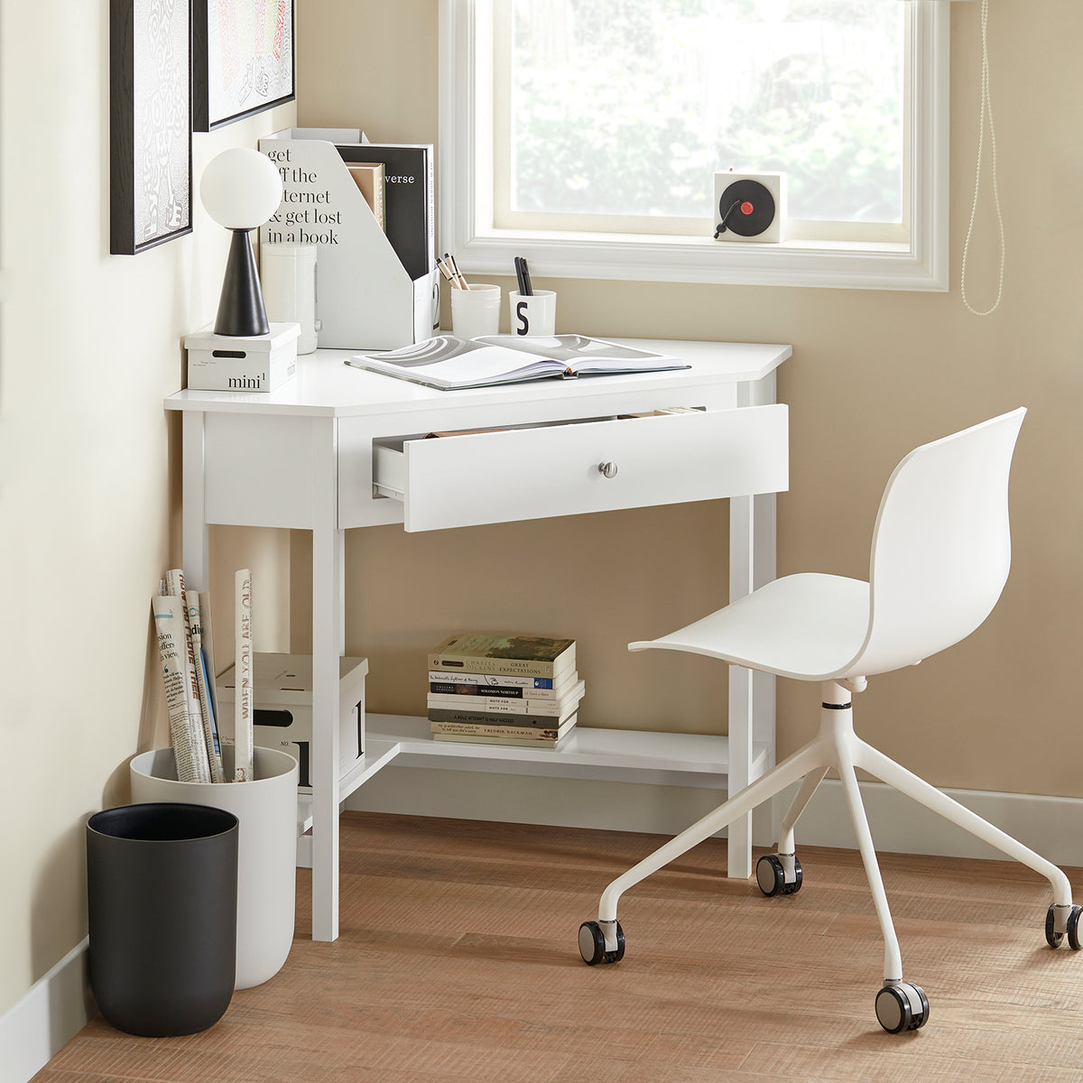 SoBuy FWT31-W, Corner Desk, Triangle Computer Desk, Home Office Desk Workstation, White