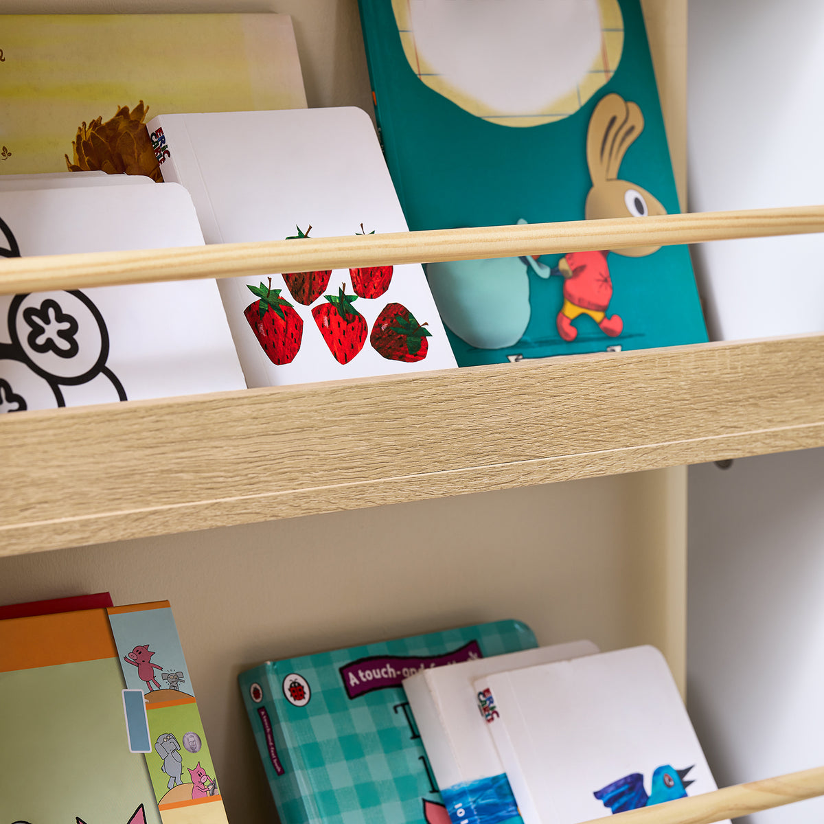 SoBuy KMB121-WN, Kids Bookshelf Children's Bookcase 4 Tier Book Storage Rack, Wall Bookshelf Toy Storage Unit for Nursery or Playroom Kids Bedroom Furniture White and Natural 60x15x130.5 cm