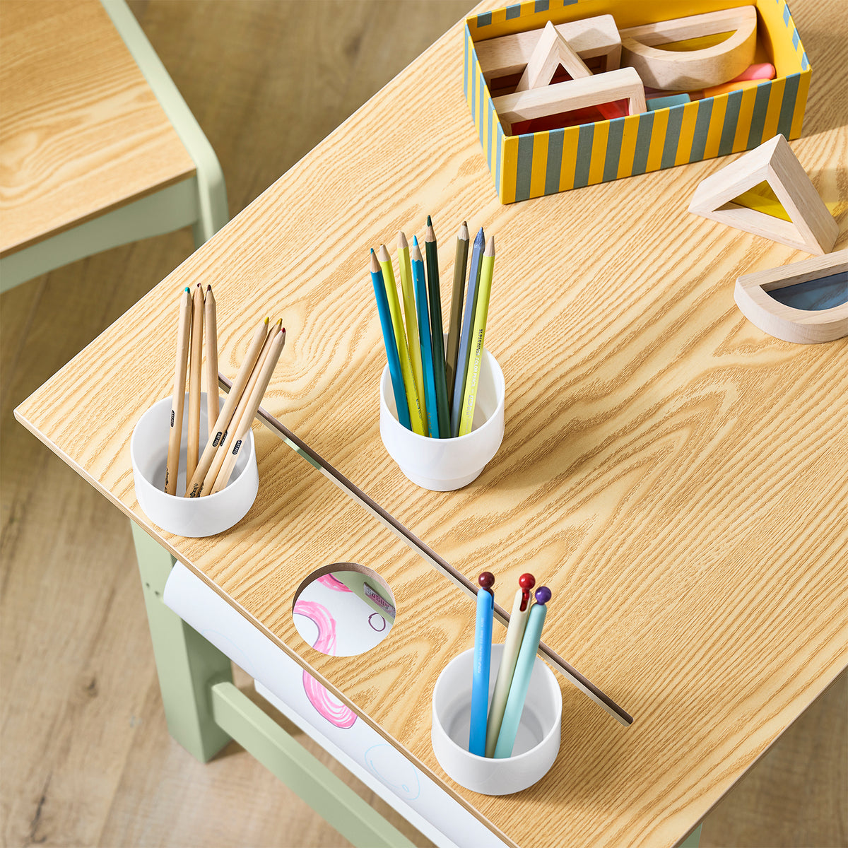 SoBuy KMB60-GR, Kids Desk and Chair Set Kids Study Table and Chair Set with 2 Storage Shelves and Paper Roll Holder Children's Desks for Drawing Arts and Crafts Green 80x50x66cm