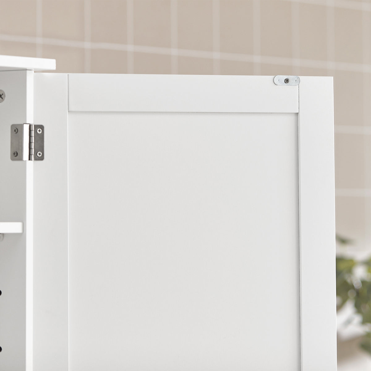SoBuy BZR19-W white bathroom cabinet close-up detail – white lacquered MDF finish and hinge mechanism