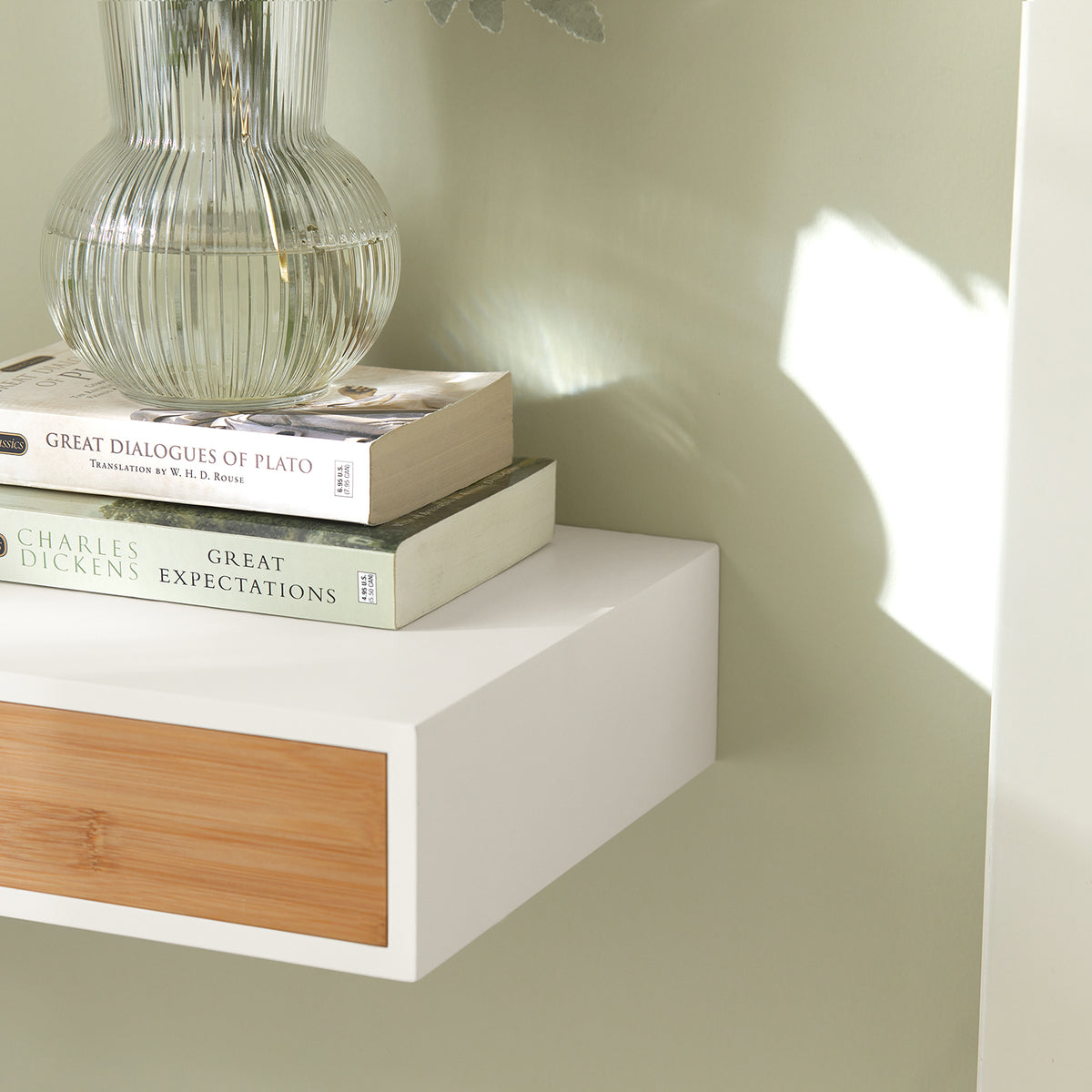 SoBuy FRG93-WN wall mounting hardware detail – anti-fall device and screw fixings for floating shelf