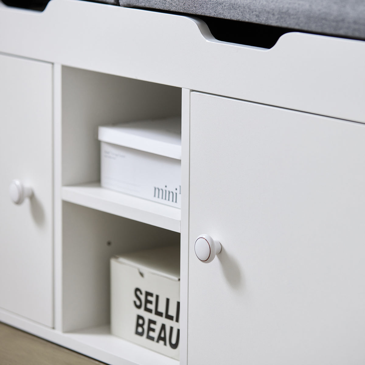 SoBuy FSR96-W, Shoe Rack with 2 Folding Padded Seats and 2 Doors, White
